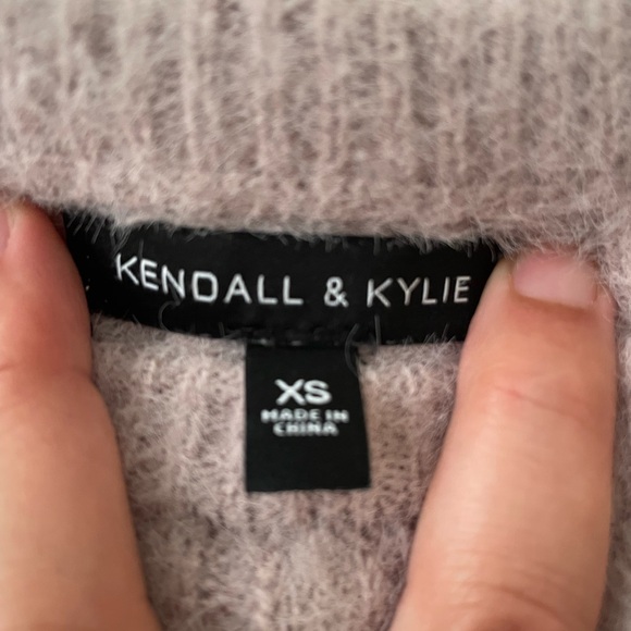 EUC Kendall & Kylie Dream Girl Fuzzy Cropped Sweater Sz XS - Picture 7 of 10